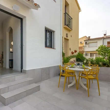 Casa vacanze Milenial Immo Triangle - House With Barbecue And Swimming Pool Empuriabrava