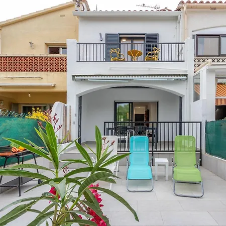 Milenial Immo Triangle - House With Barbecue And Swimming Pool